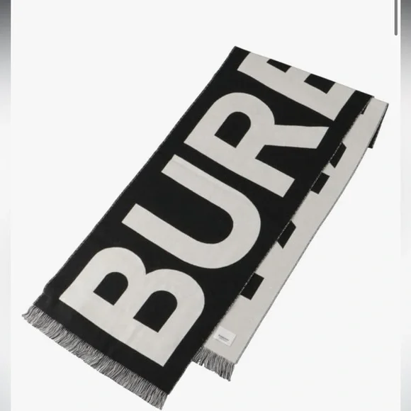 Burberry scarf Authentic - Picture 1 of 4